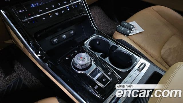Kia Carnival 2021 — ფოტო 9/20