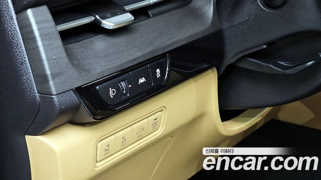 Kia Carnival 2021 — ფოტო 14/20