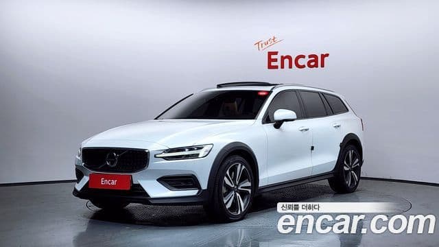 Volvo V60 Cross Country 2020 — ფოტო 1/20