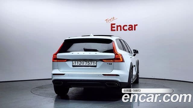Volvo V60 Cross Country 2020 — ფოტო 4/20
