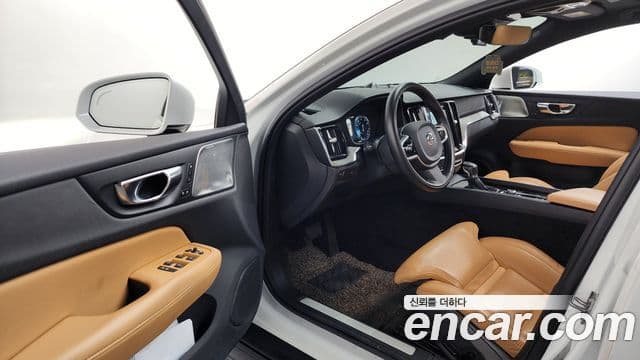 Volvo V60 Cross Country 2020 — фото 10 из 20