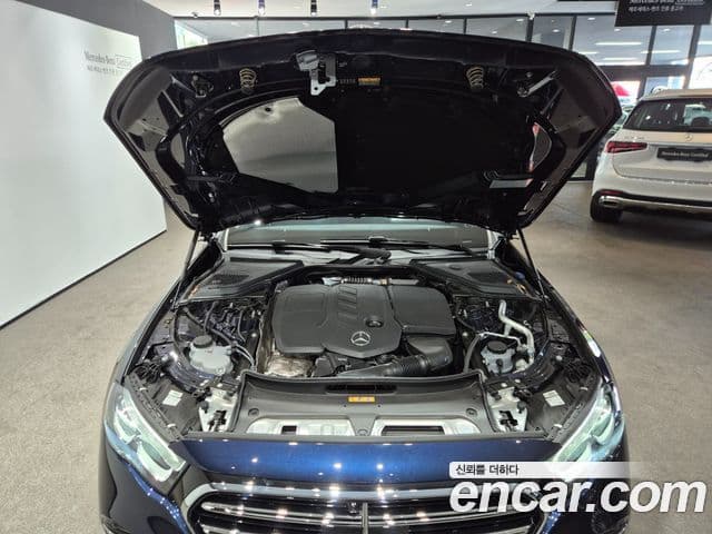 Mercedes-Benz E-Class 2025 — фото 5 из 20