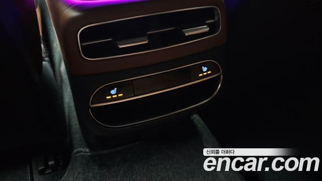 Genesis GV70 2022 — ფოტო 19/20