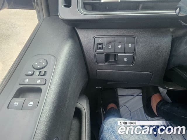Hyundai Staria 2021 — ფოტო 19/20