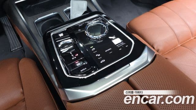 BMW 7 Series 2025 — Photo 9/20