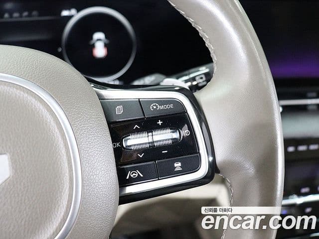 Kia Carnival 2022 — фото 10 из 20
