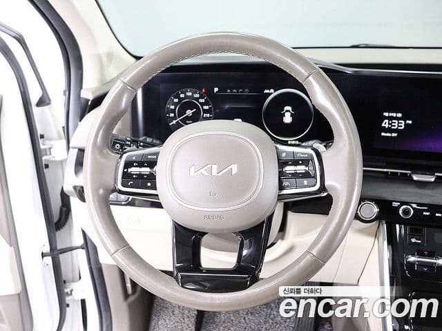 Kia Carnival 2022 — фото 15 из 20