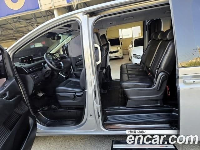 Hyundai Staria 2023 — фото 8 из 20