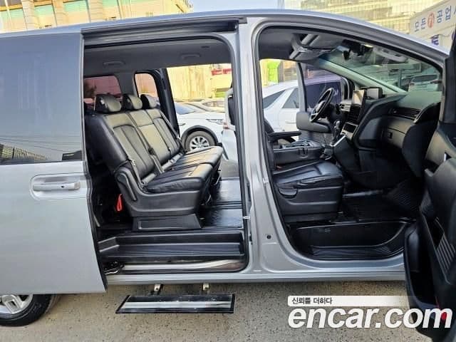 Hyundai Staria 2023 — ფოტო 9/20