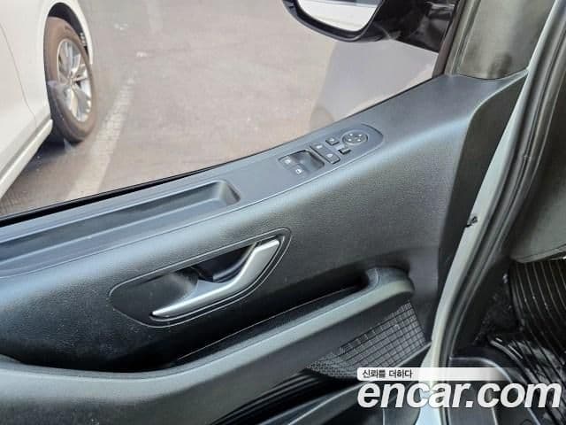 Hyundai Staria 2023 — ფოტო 17/20
