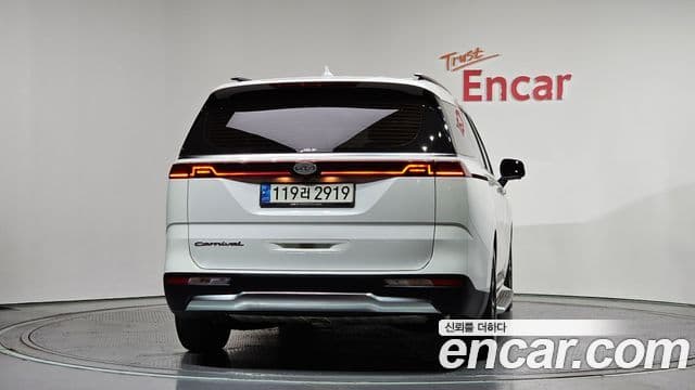 Kia Carnival 2021 — фото 3 из 20