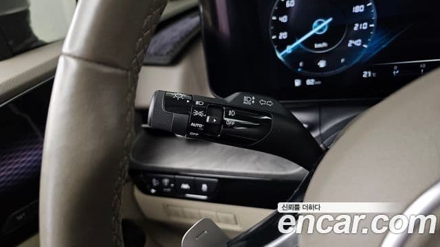 Kia Carnival 2021 — фото 18 из 20