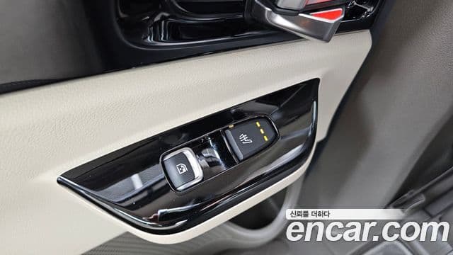 Kia Carnival 2021 — ფოტო 19/20