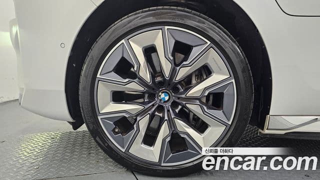 BMW 7 Series 2023 — Photo 13/15