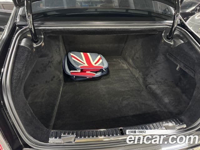 Rolls-Royce Phantom 2021 — ფოტო 14/17