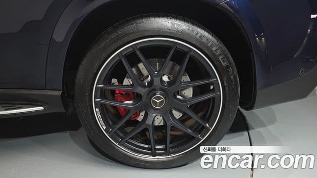 Mercedes-Benz GLE-Class 2021 — Photo 3/41