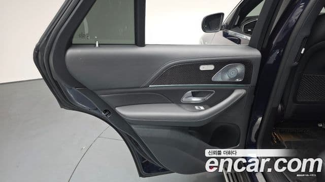 Mercedes-Benz GLE-Class 2021 — Photo 16/41