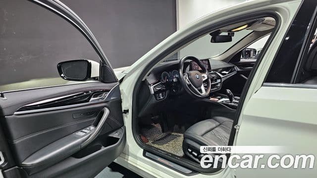 BMW 5 Series 2019 — Фото 10/20