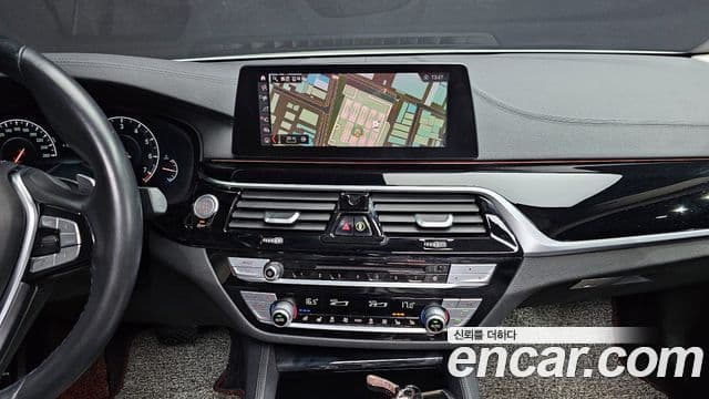 BMW 5 Series 2019 — Фото 12/20