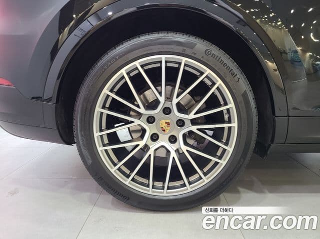 Porsche Cayenne 2023 — ფოტო 7/20