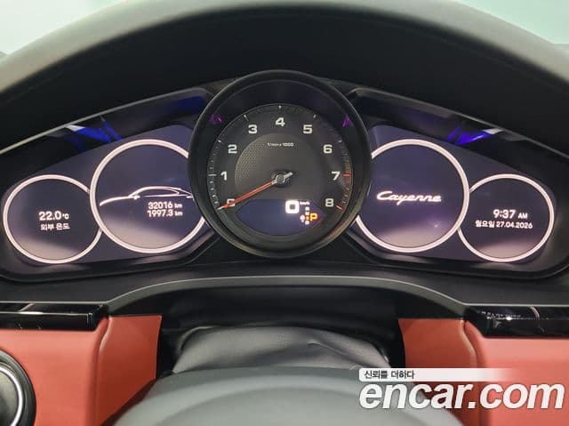 Porsche Cayenne 2023 — ფოტო 18/20