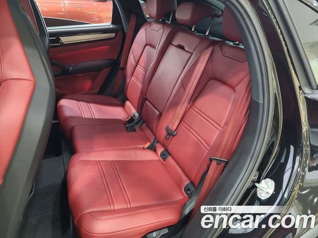 Porsche Cayenne 2023 — ფოტო 6/20