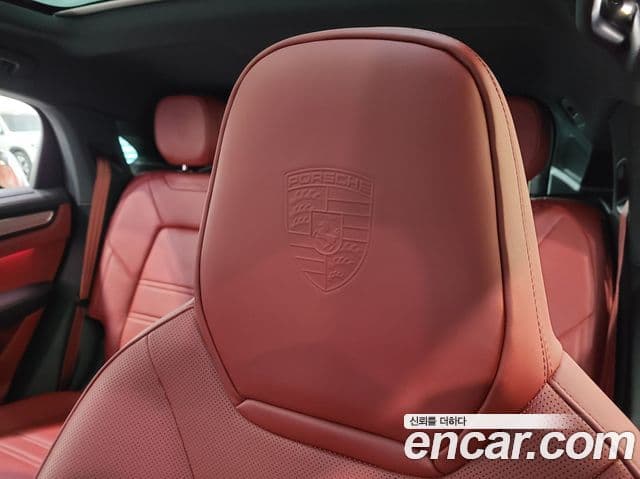 Porsche Cayenne 2023 — ფოტო 4/20