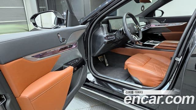 BMW 7 Series 2025 — Фото 10/20