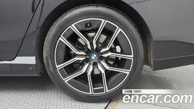 BMW 7 Series 2025 — Photo 6/30