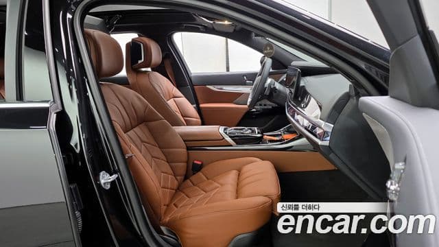 BMW 7 Series 2025 — Photo 8/30