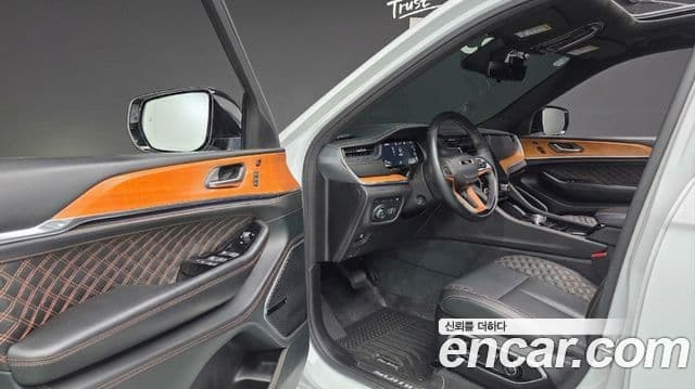 Jeep Grand Cherokee 2023 — ფოტო 8/20