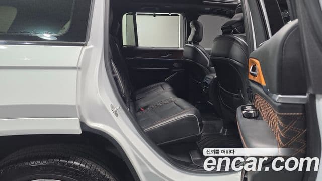 Jeep Grand Cherokee 2023 — ფოტო 11/20