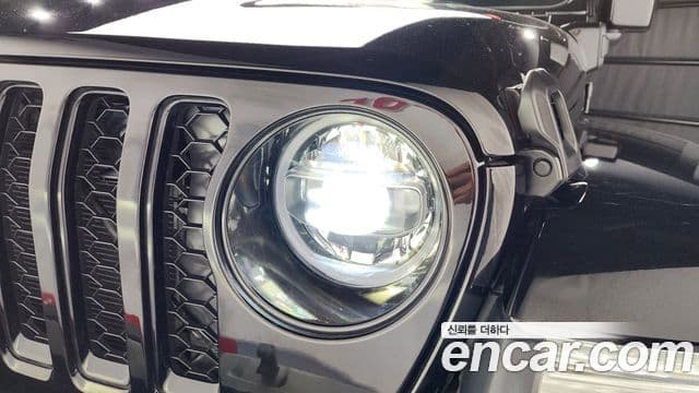 Jeep Wrangler 2022 — Şəkil 10/36