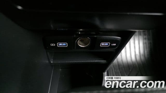 Hyundai Staria 2021 — ფოტო 11/20