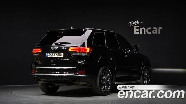 Jeep Grand Cherokee 2019 — ფოტო 12/32