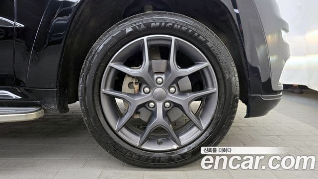 Jeep Grand Cherokee 2019 — ფოტო 22/32