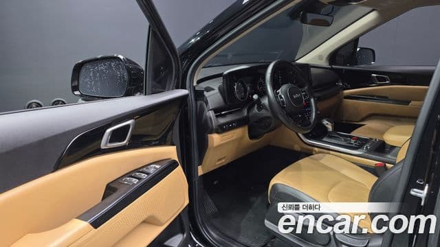 Kia Carnival 2023 — фото 10 из 20