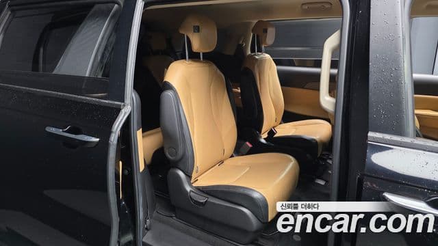 Kia Carnival 2023 — фото 12 из 20