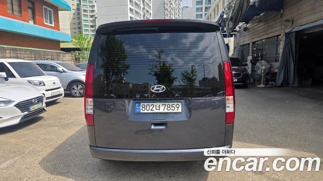 Hyundai Staria 2023 — ფოტო 2/20