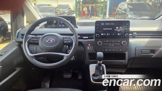 Hyundai Staria 2023 — ფოტო 7/20