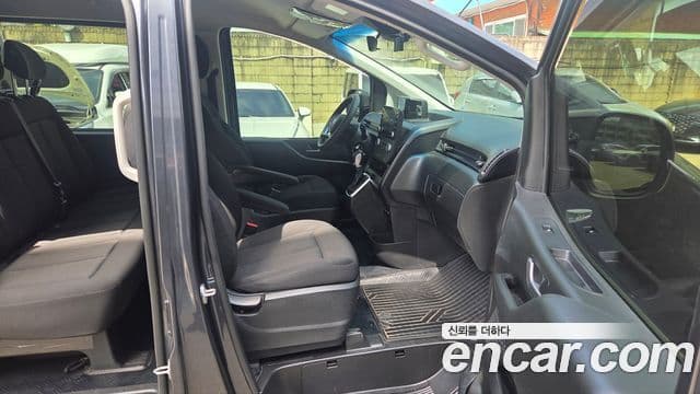 Hyundai Staria 2023 — ფოტო 13/20