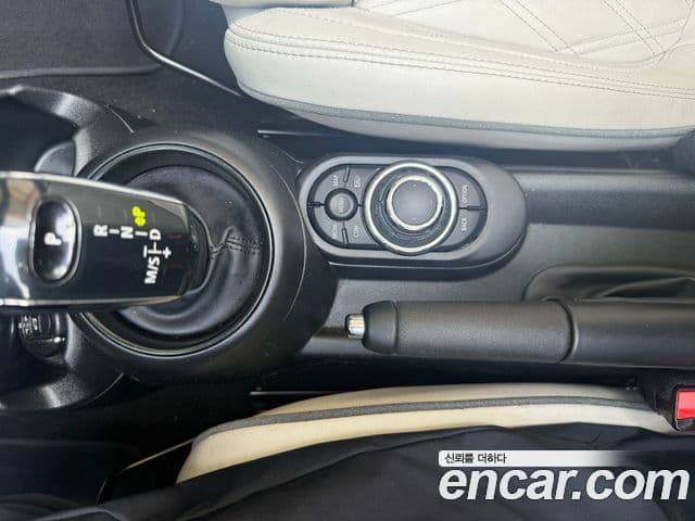 Mini Cooper S Convertible 2023 — ფოტო 9/20