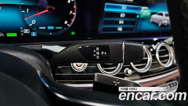 Mercedes-Benz E-Class 2021 — фото 9 из 20