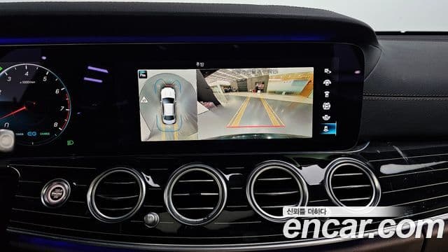 Mercedes-Benz E-Class 2021 — фото 14 из 20
