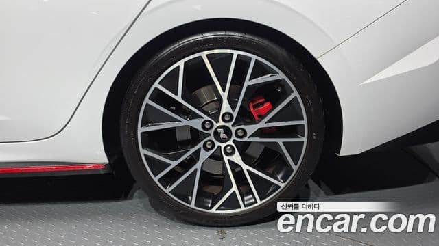 Hyundai The New Avante Hybrid 2021 — Photo 23/30