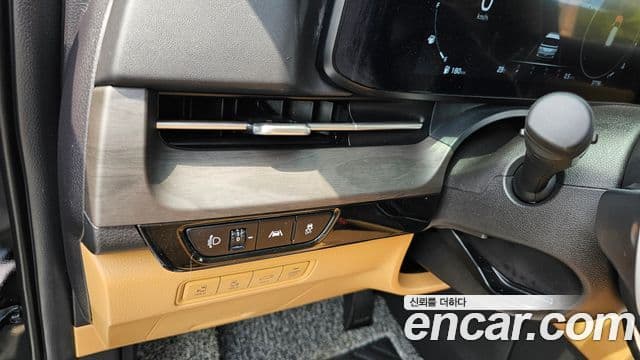Kia Carnival 2023 — ფოტო 16/20