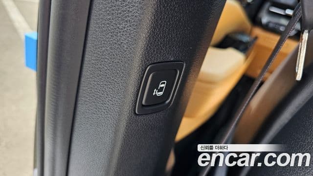 Kia Carnival 2023 — ფოტო 19/20