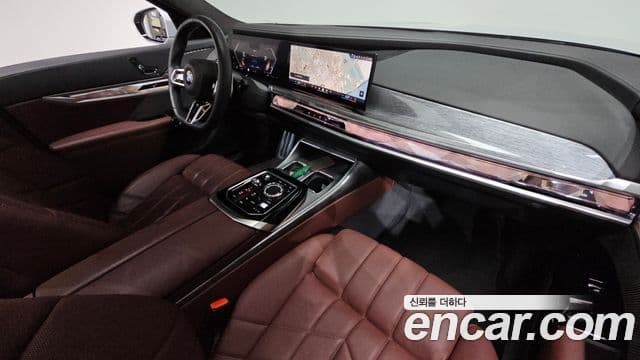 BMW 7 Series 2023 — ფოტო 14/20