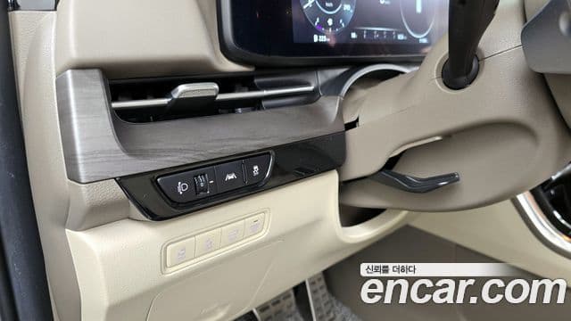 Kia Carnival 2023 — Şəkil 17/20