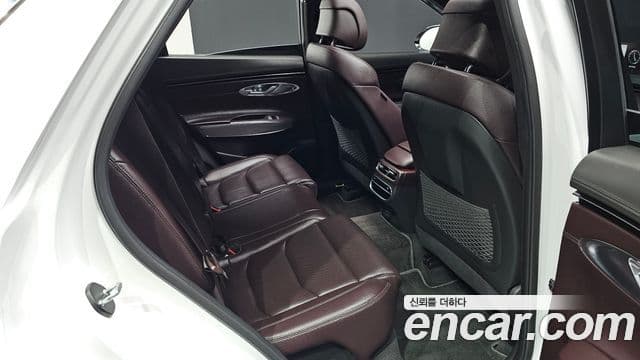 Genesis GV70 2021 — фото 12 из 20
